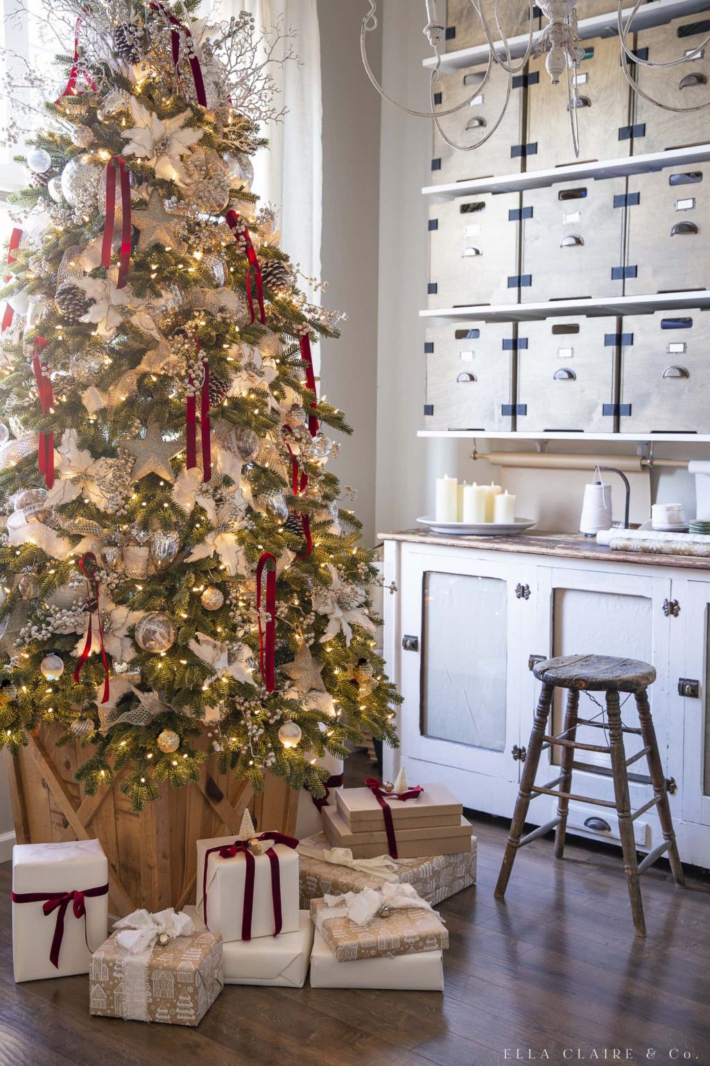 STUNNING Red & Gold Christmas Tree Decorating Ideas | LLH